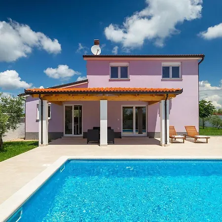 Holiday home Zeus Pula