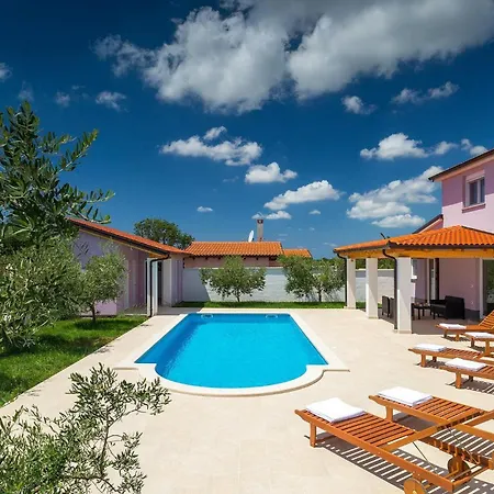 Holiday home Zeus Pula