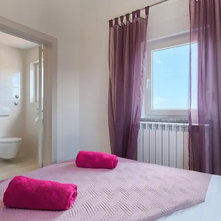 Holiday home Zeus Pula