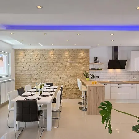 Zeus Holiday home Pula
