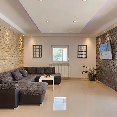 Holiday home Zeus Pula