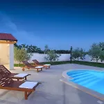 Zeus Ferienhaus Pula